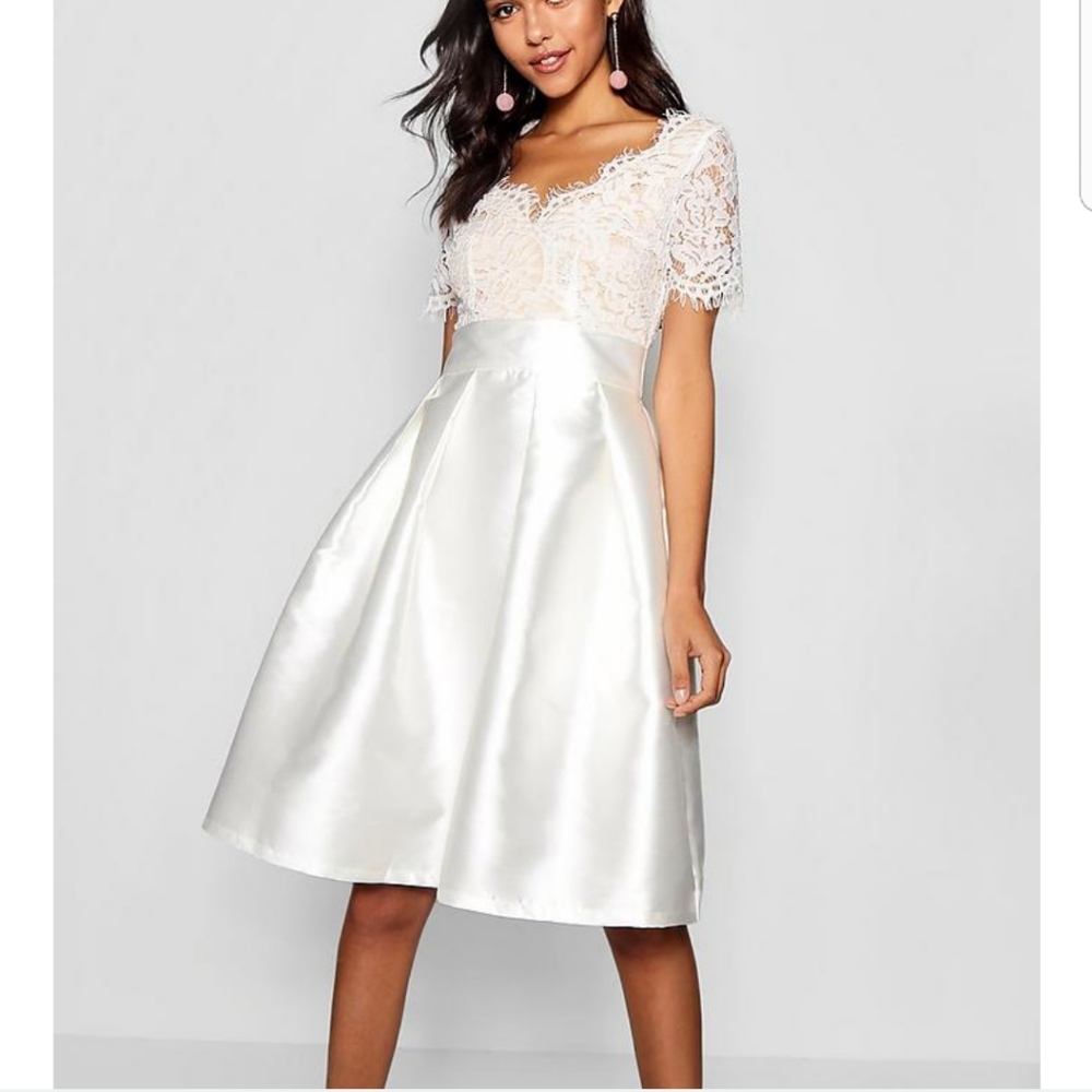 Boohoo Brand ivory/Off white lace dress NWT